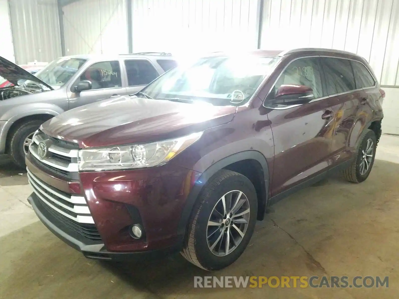 2 Photograph of a damaged car 5TDJZRFH6KS917343 TOYOTA HIGHLANDER 2019