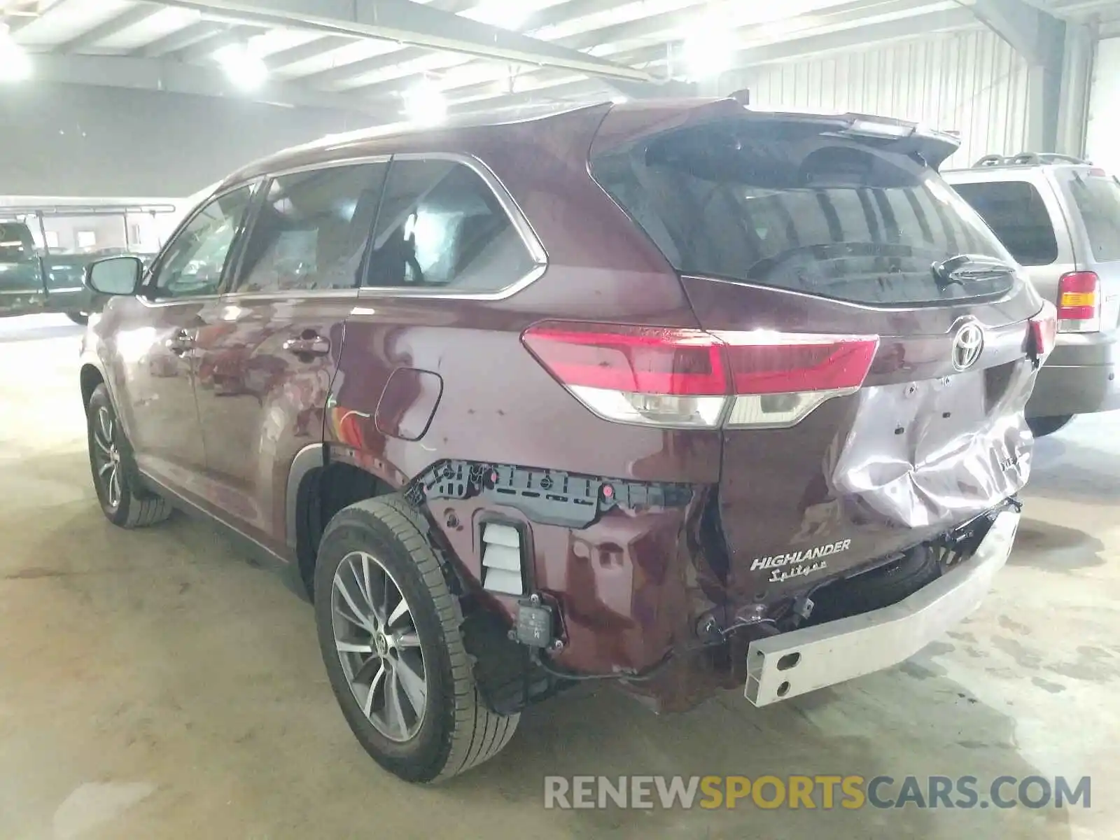 3 Photograph of a damaged car 5TDJZRFH6KS917343 TOYOTA HIGHLANDER 2019