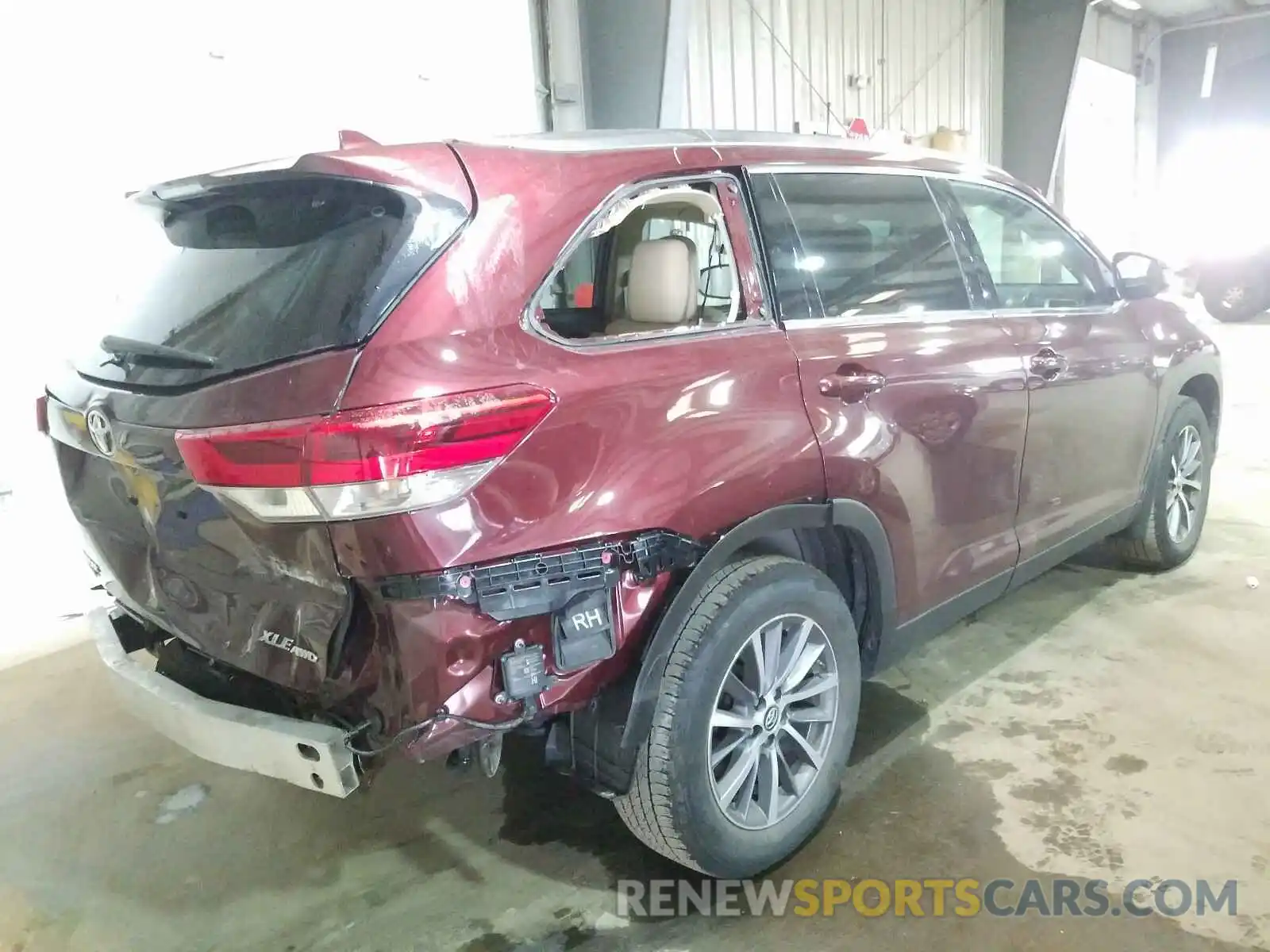 4 Photograph of a damaged car 5TDJZRFH6KS917343 TOYOTA HIGHLANDER 2019