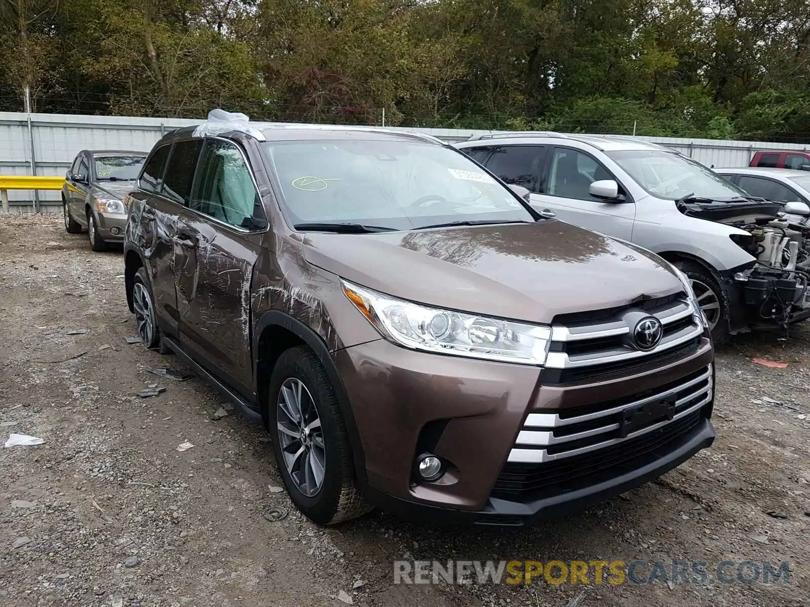 1 Photograph of a damaged car 5TDJZRFH6KS918508 TOYOTA HIGHLANDER 2019