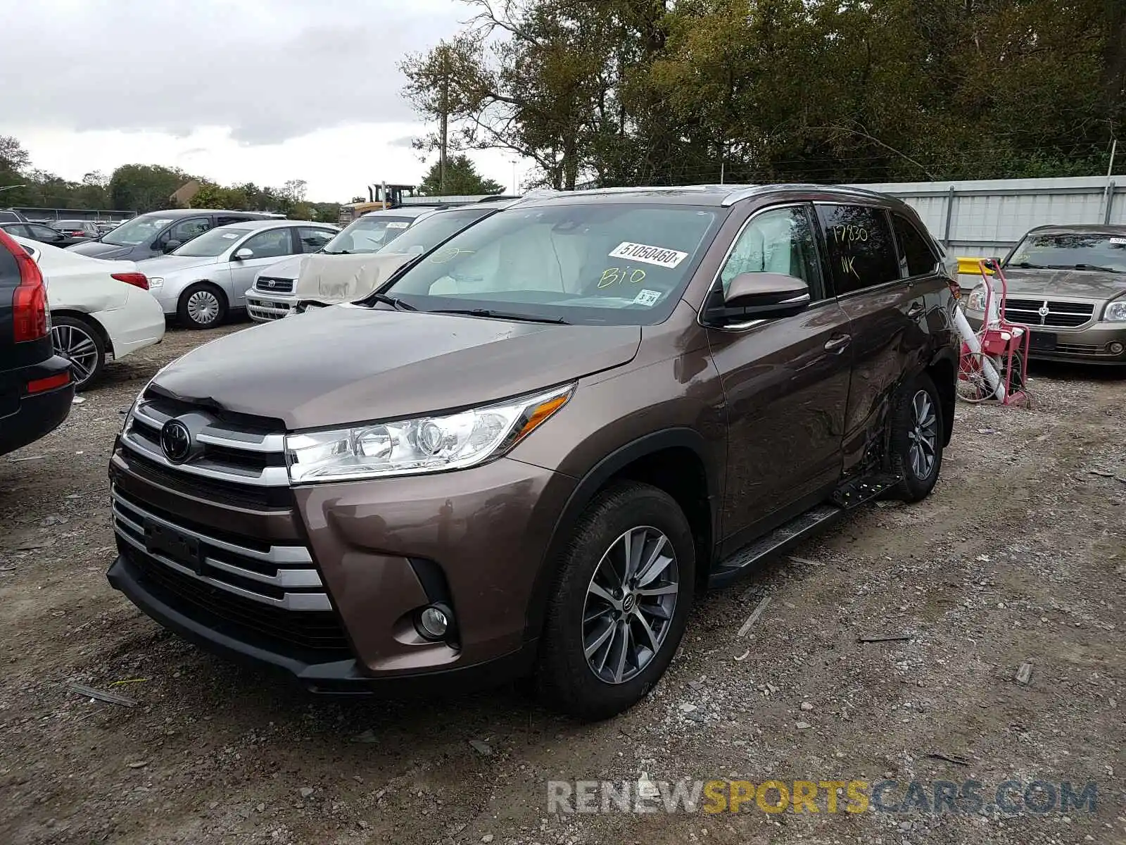 2 Photograph of a damaged car 5TDJZRFH6KS918508 TOYOTA HIGHLANDER 2019