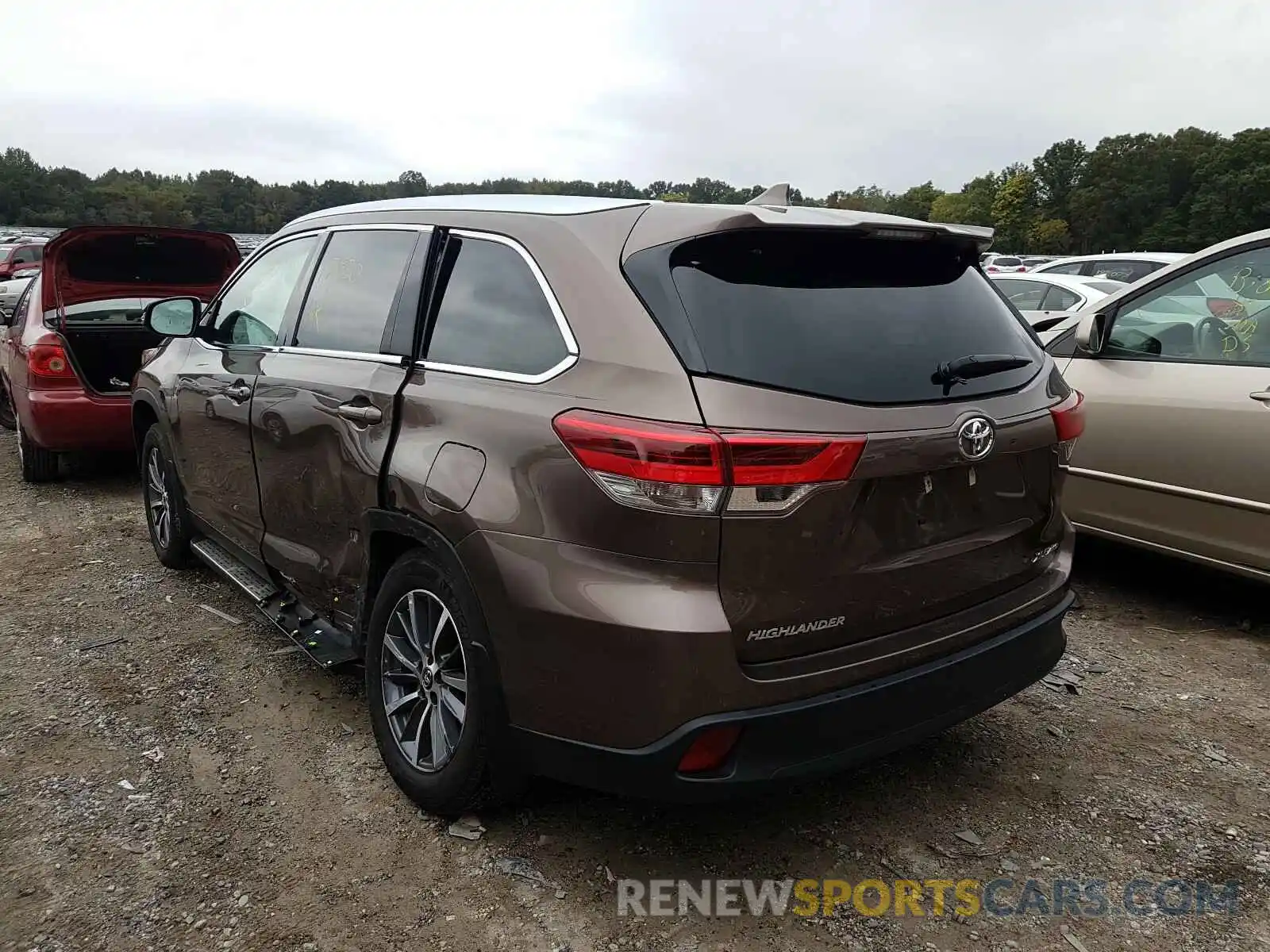 3 Photograph of a damaged car 5TDJZRFH6KS918508 TOYOTA HIGHLANDER 2019