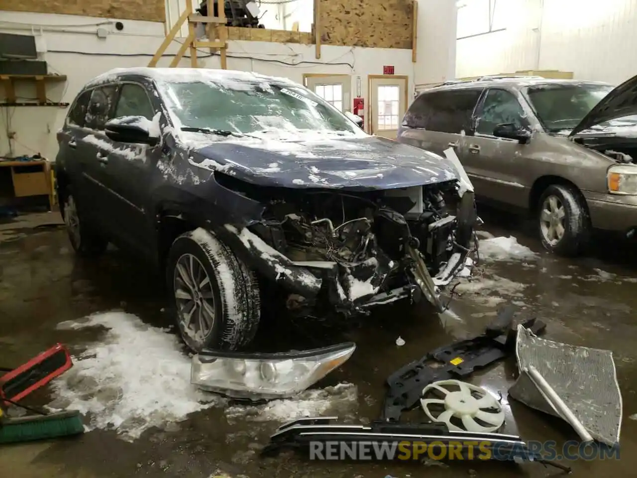 1 Photograph of a damaged car 5TDJZRFH6KS920033 TOYOTA HIGHLANDER 2019