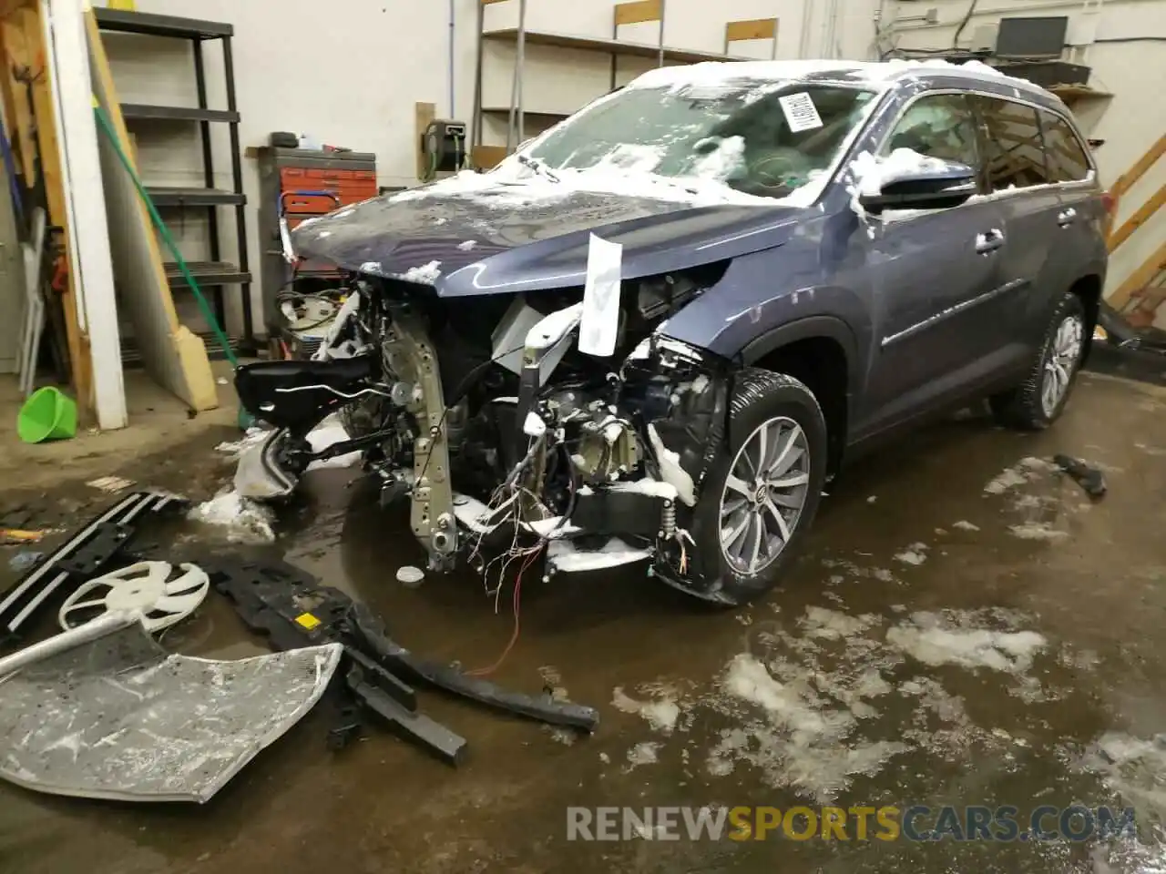 2 Photograph of a damaged car 5TDJZRFH6KS920033 TOYOTA HIGHLANDER 2019