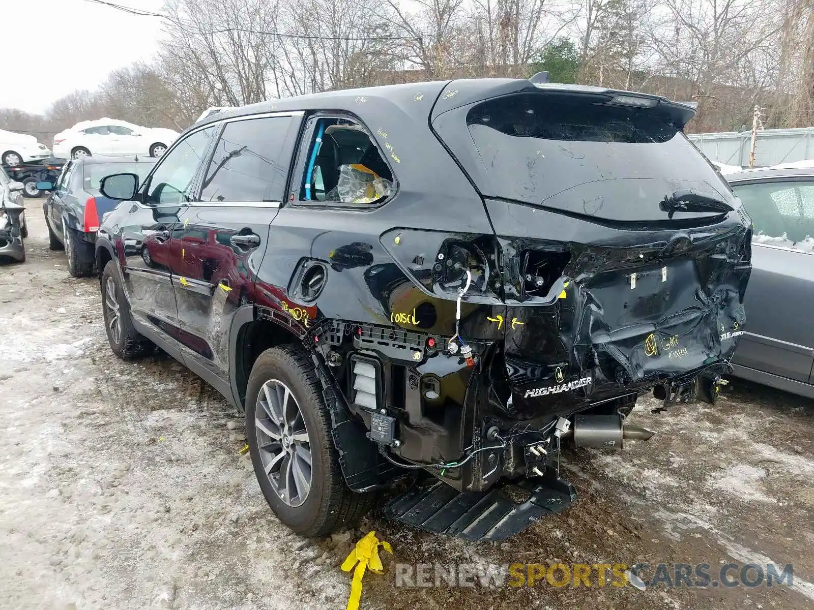 3 Photograph of a damaged car 5TDJZRFH6KS923093 TOYOTA HIGHLANDER 2019