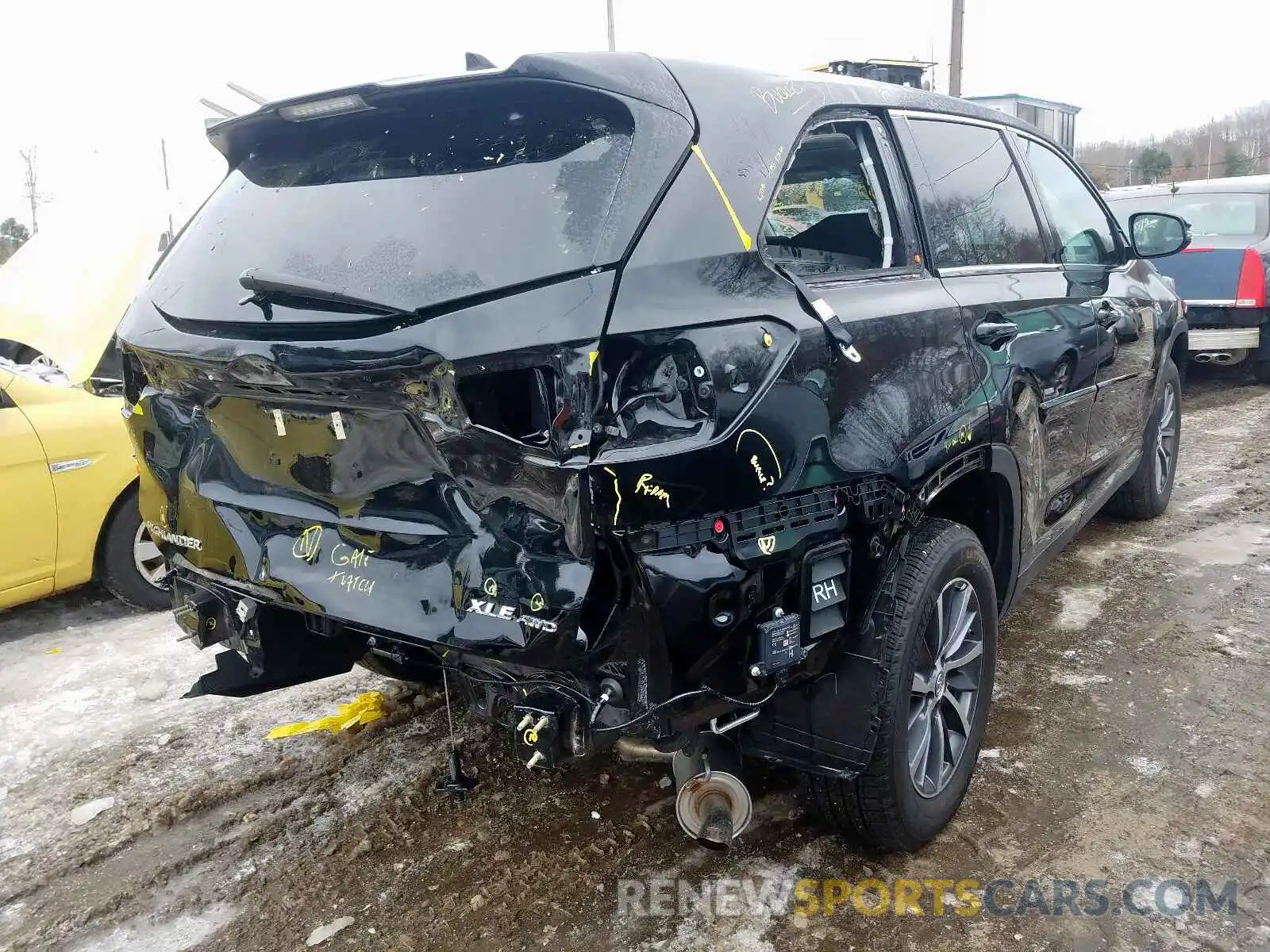 4 Photograph of a damaged car 5TDJZRFH6KS923093 TOYOTA HIGHLANDER 2019