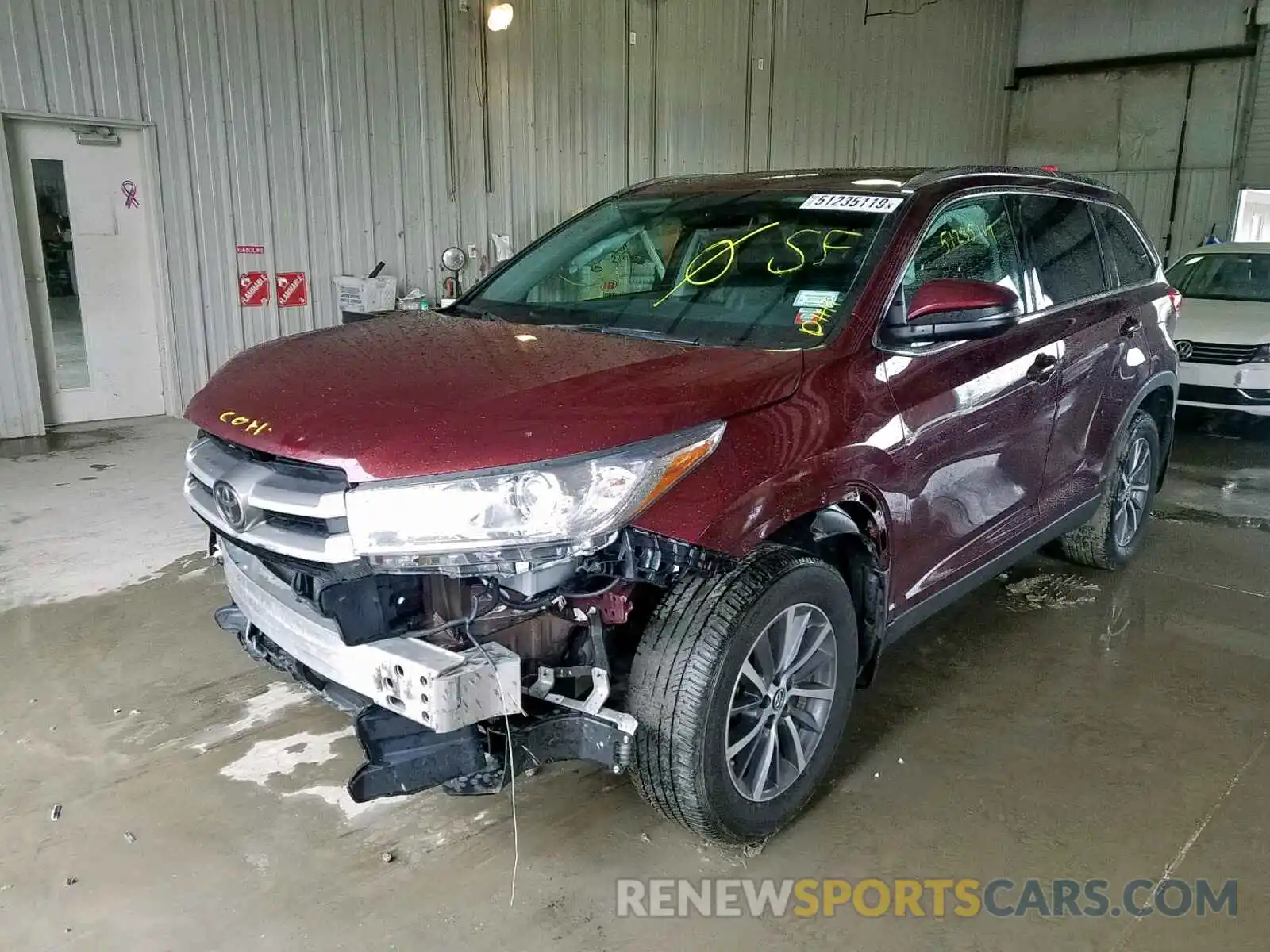 2 Photograph of a damaged car 5TDJZRFH6KS924311 TOYOTA HIGHLANDER 2019