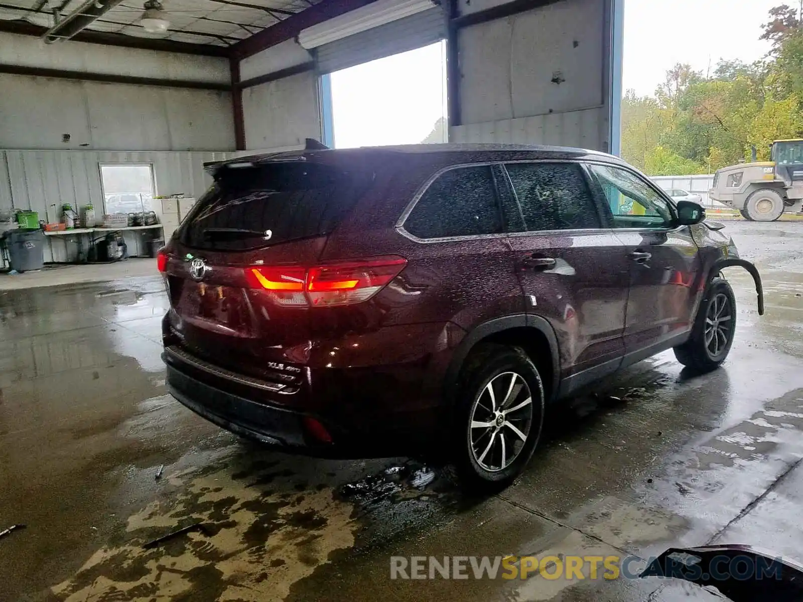 4 Photograph of a damaged car 5TDJZRFH6KS924311 TOYOTA HIGHLANDER 2019