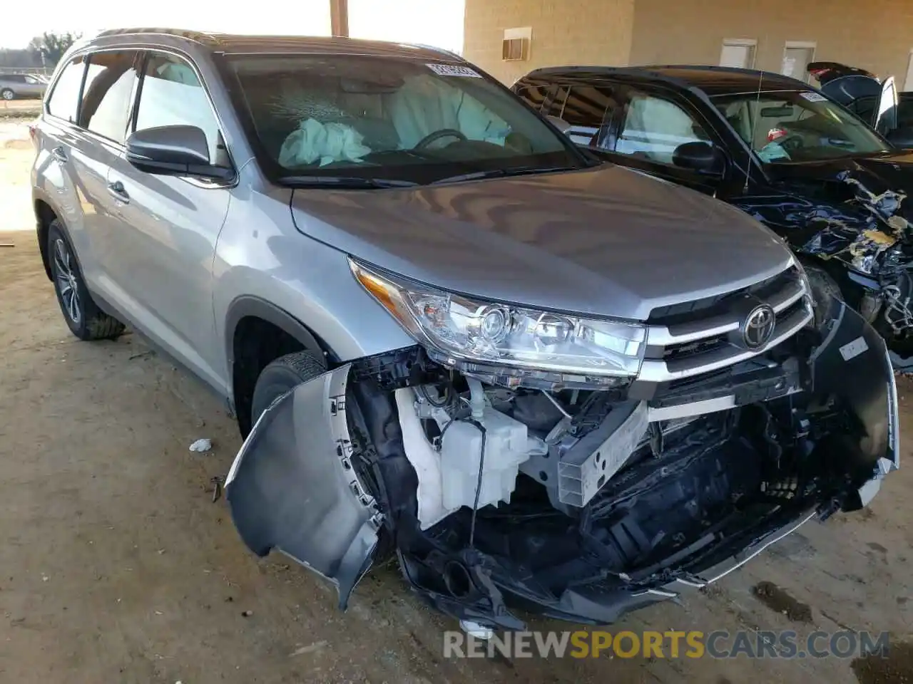 1 Photograph of a damaged car 5TDJZRFH6KS926771 TOYOTA HIGHLANDER 2019