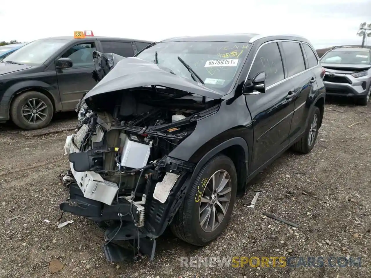 2 Photograph of a damaged car 5TDJZRFH6KS928357 TOYOTA HIGHLANDER 2019