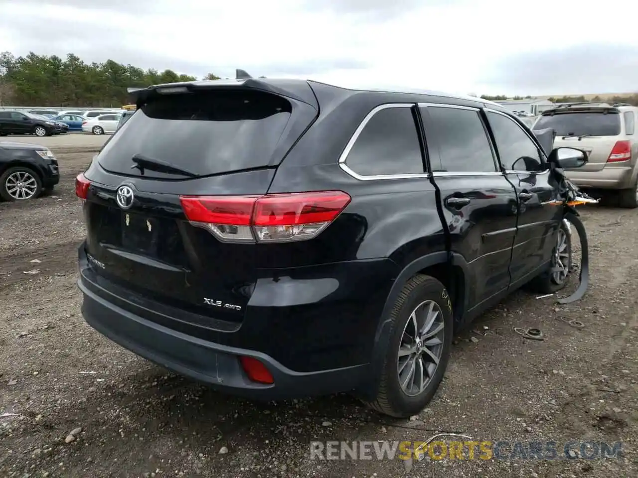 4 Photograph of a damaged car 5TDJZRFH6KS928357 TOYOTA HIGHLANDER 2019