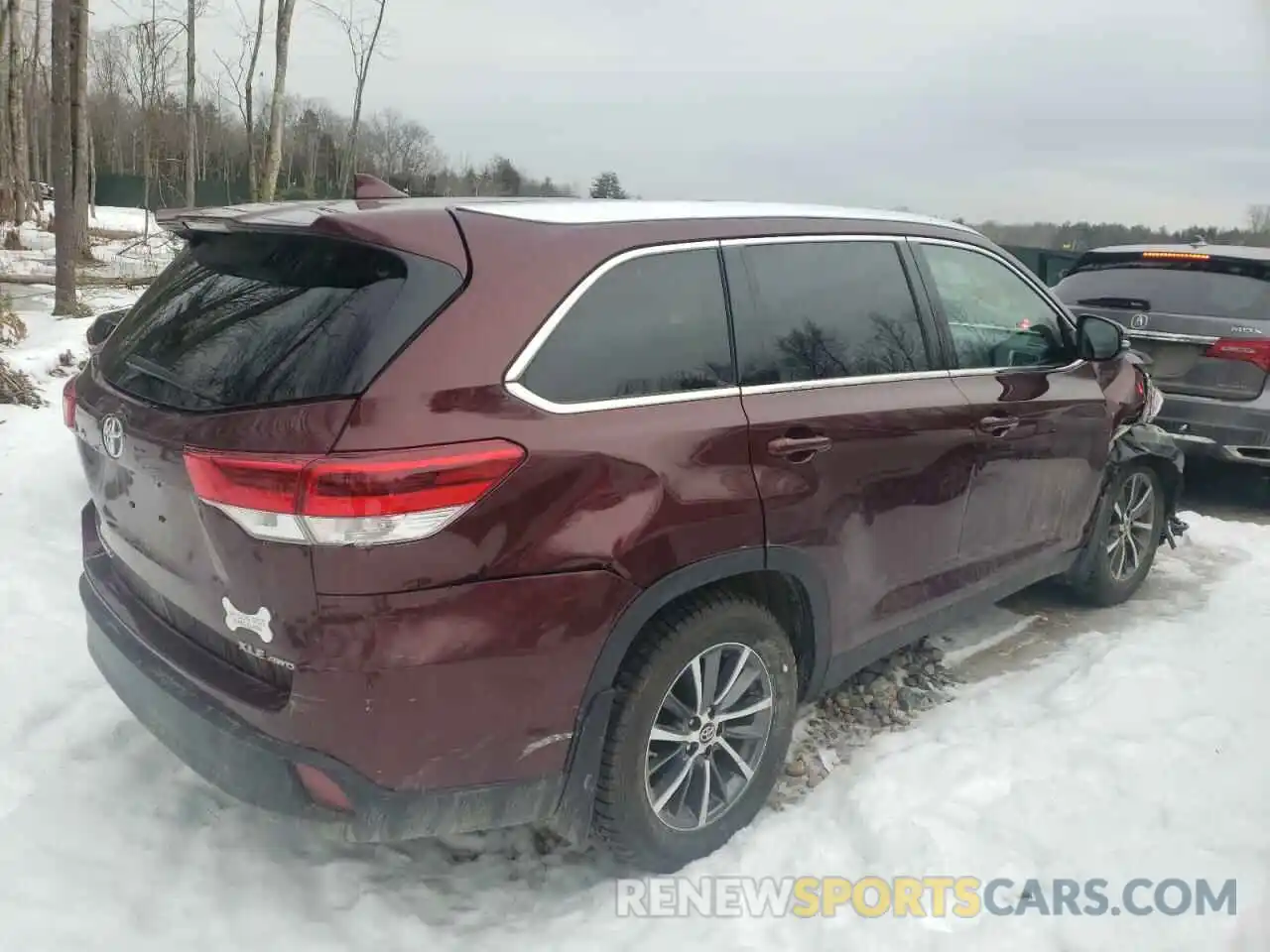 4 Photograph of a damaged car 5TDJZRFH6KS933784 TOYOTA HIGHLANDER 2019