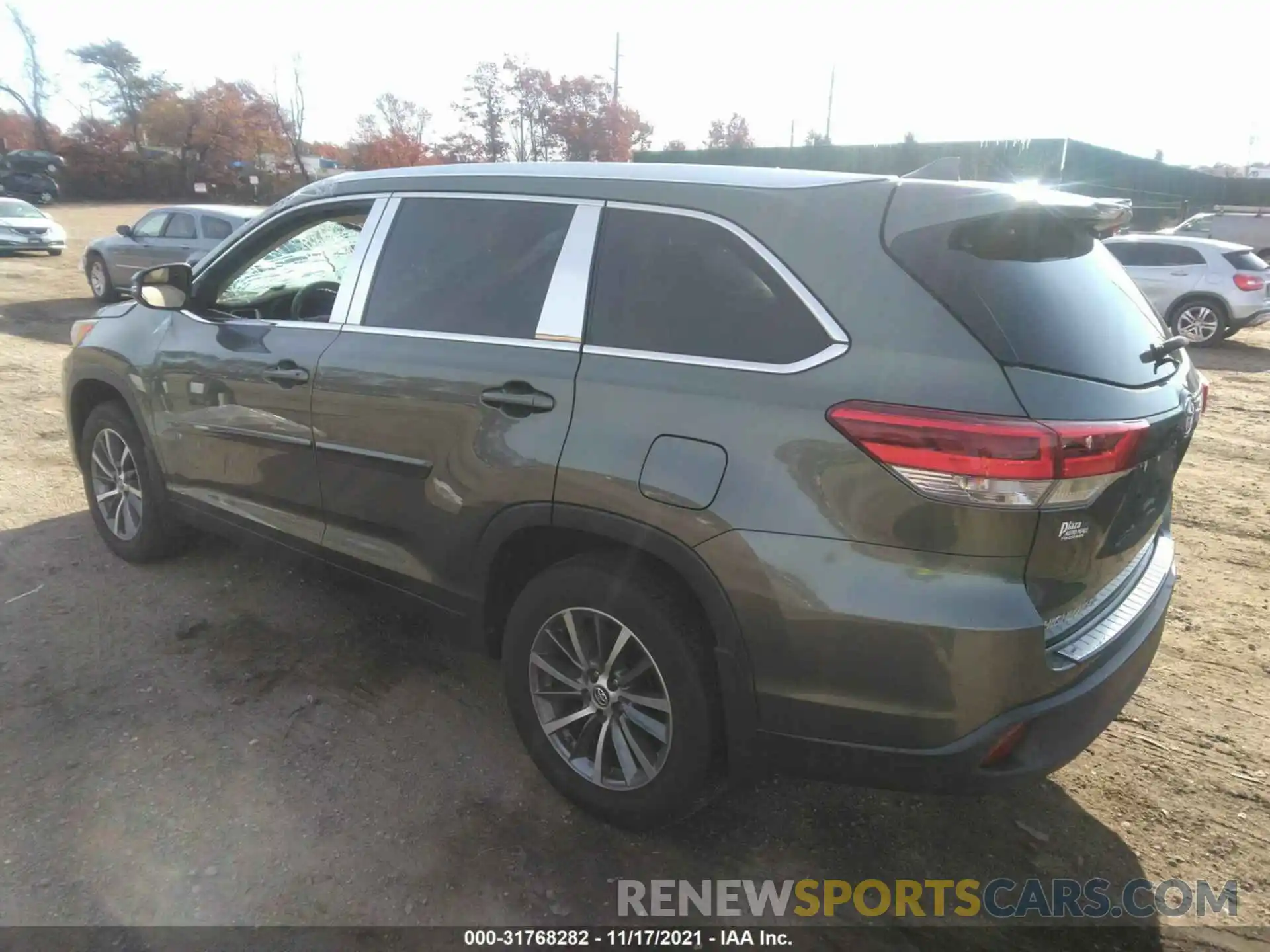 3 Photograph of a damaged car 5TDJZRFH6KS934210 TOYOTA HIGHLANDER 2019