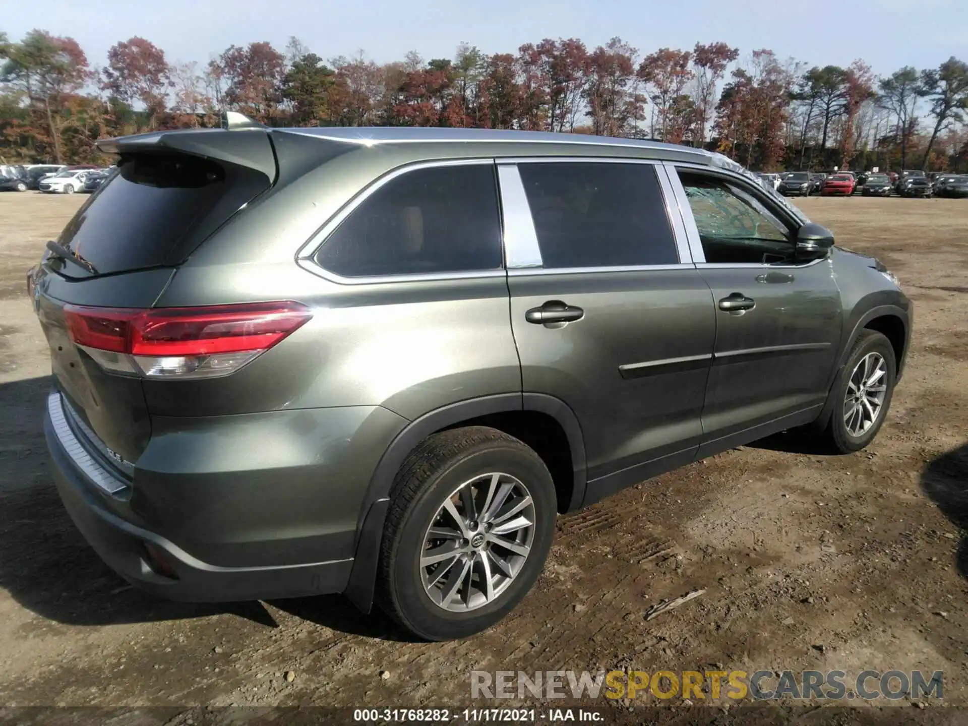 4 Photograph of a damaged car 5TDJZRFH6KS934210 TOYOTA HIGHLANDER 2019