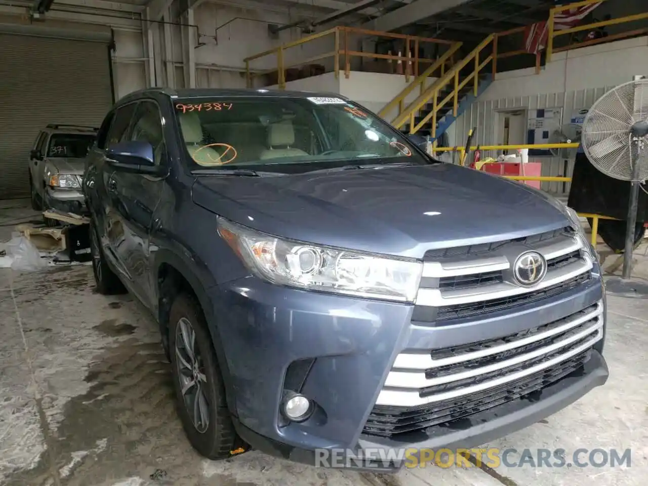 1 Photograph of a damaged car 5TDJZRFH6KS934384 TOYOTA HIGHLANDER 2019