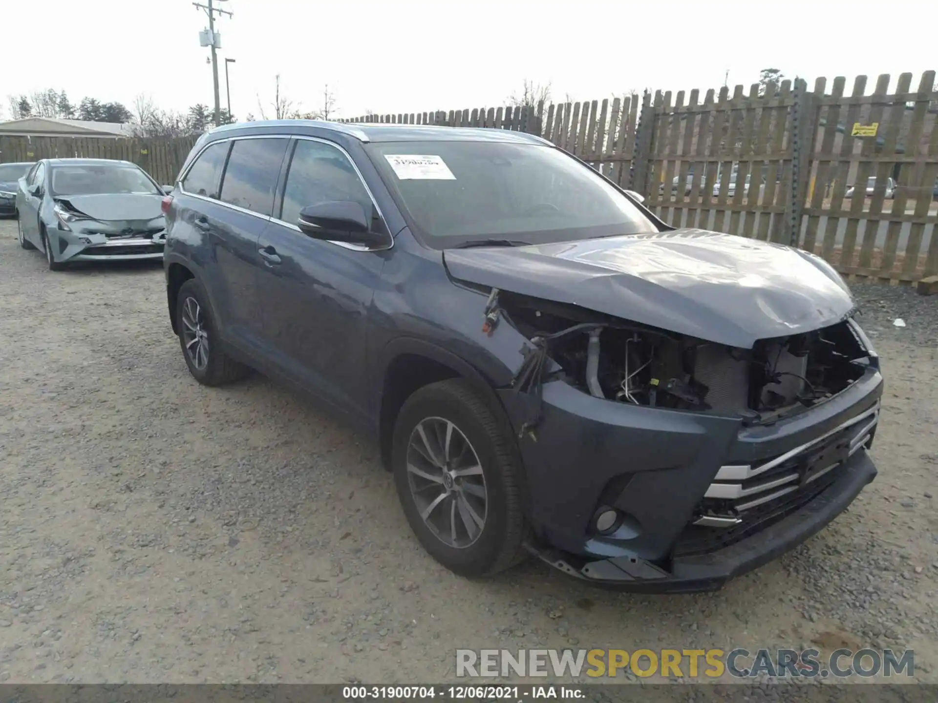 1 Photograph of a damaged car 5TDJZRFH6KS935941 TOYOTA HIGHLANDER 2019