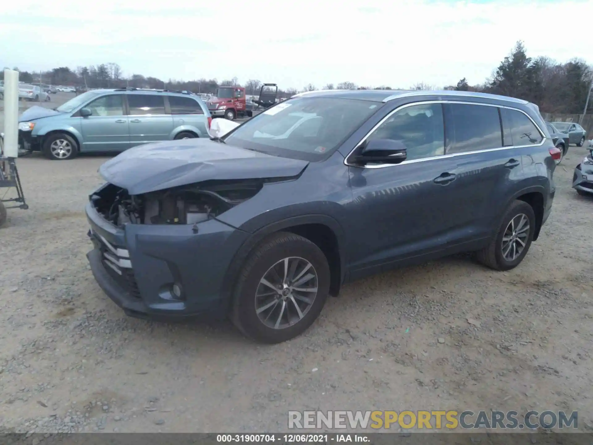 2 Photograph of a damaged car 5TDJZRFH6KS935941 TOYOTA HIGHLANDER 2019