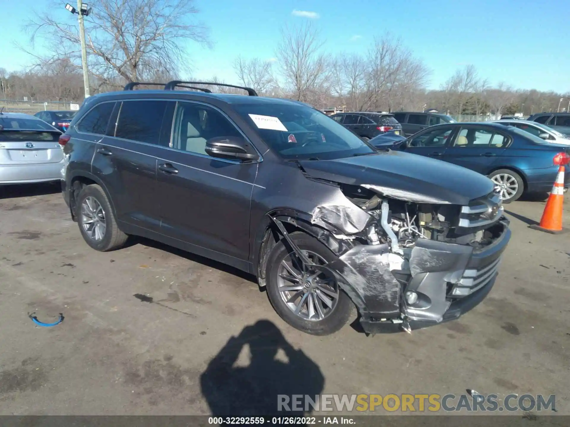 1 Photograph of a damaged car 5TDJZRFH6KS937110 TOYOTA HIGHLANDER 2019