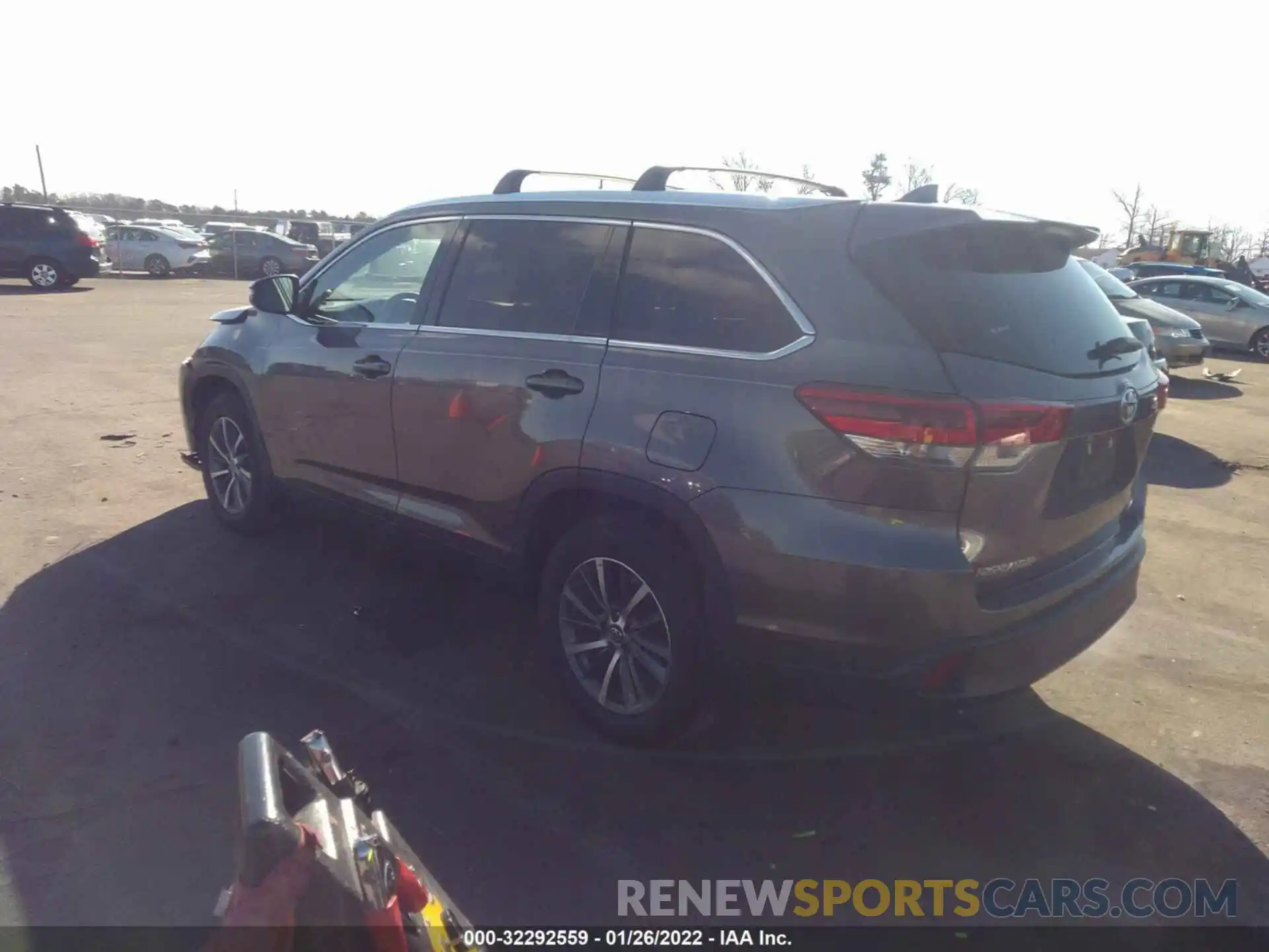 3 Photograph of a damaged car 5TDJZRFH6KS937110 TOYOTA HIGHLANDER 2019