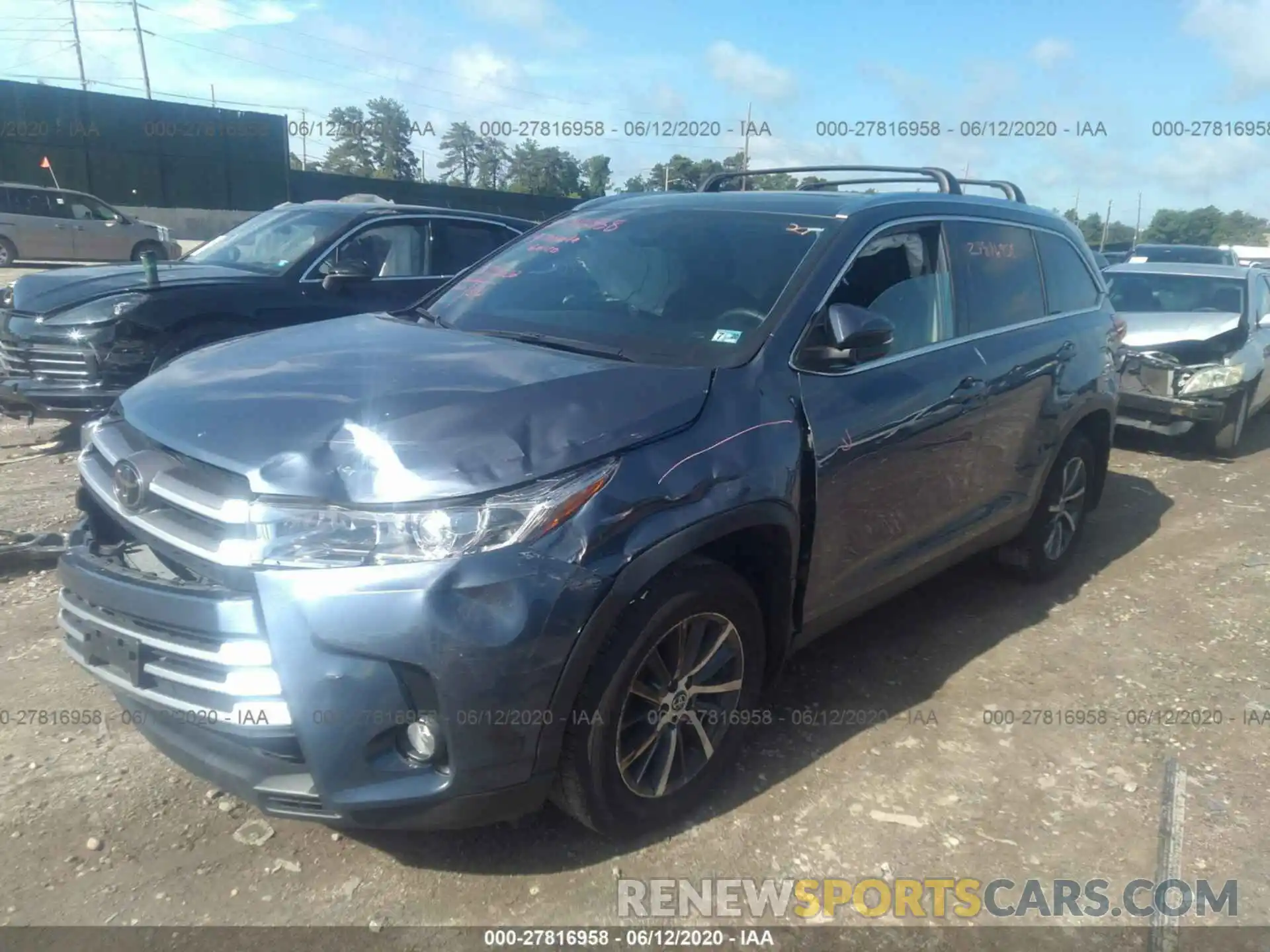 2 Photograph of a damaged car 5TDJZRFH6KS940119 TOYOTA HIGHLANDER 2019