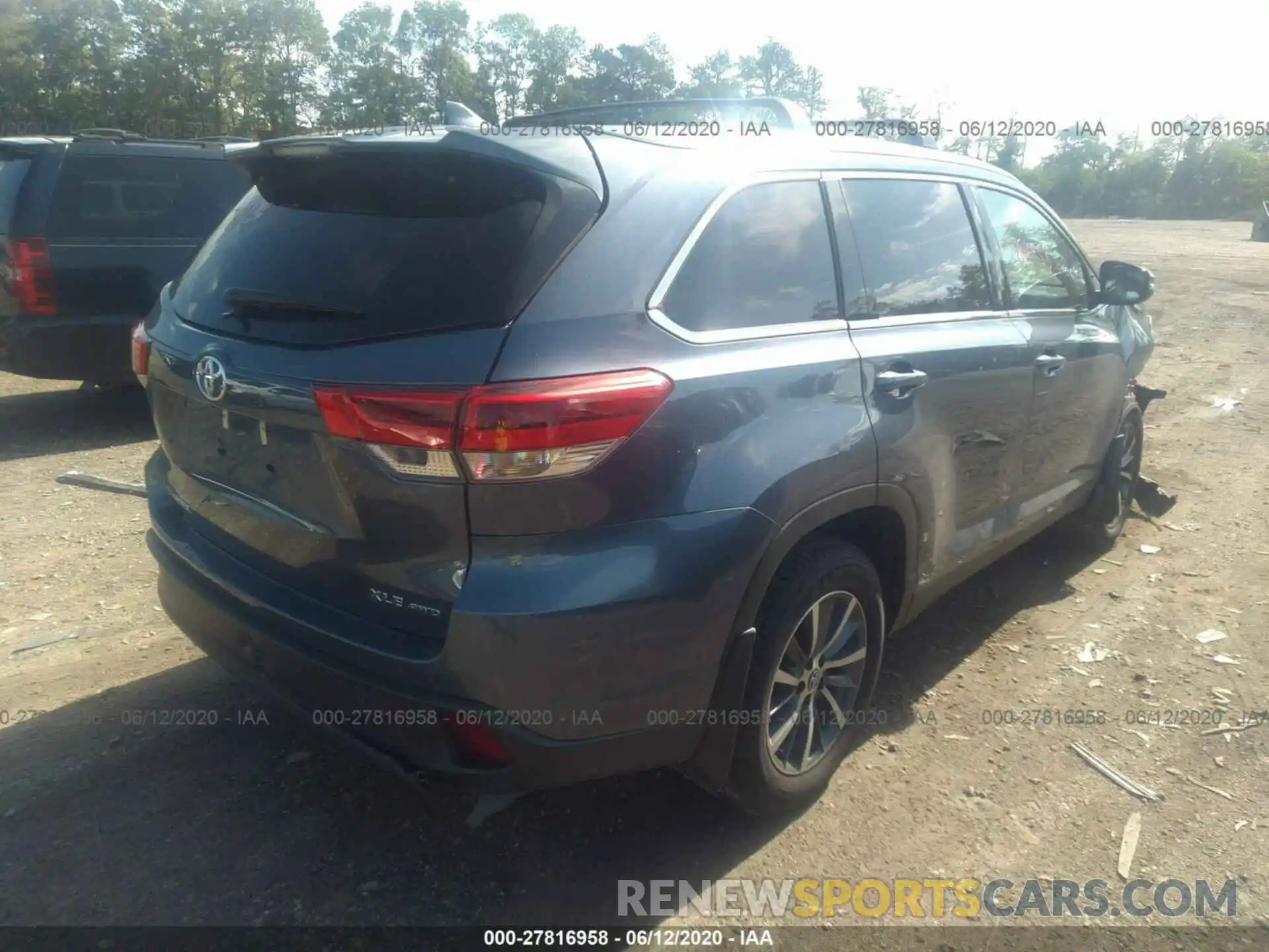 4 Photograph of a damaged car 5TDJZRFH6KS940119 TOYOTA HIGHLANDER 2019