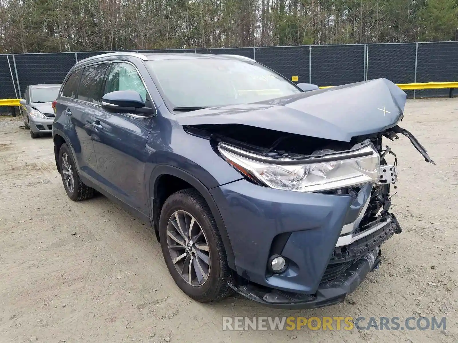 1 Photograph of a damaged car 5TDJZRFH6KS945336 TOYOTA HIGHLANDER 2019