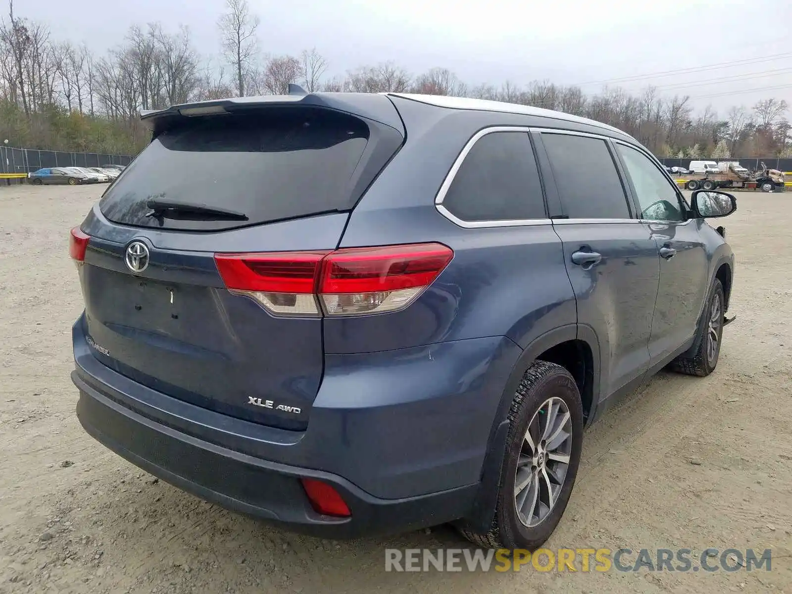 4 Photograph of a damaged car 5TDJZRFH6KS945336 TOYOTA HIGHLANDER 2019