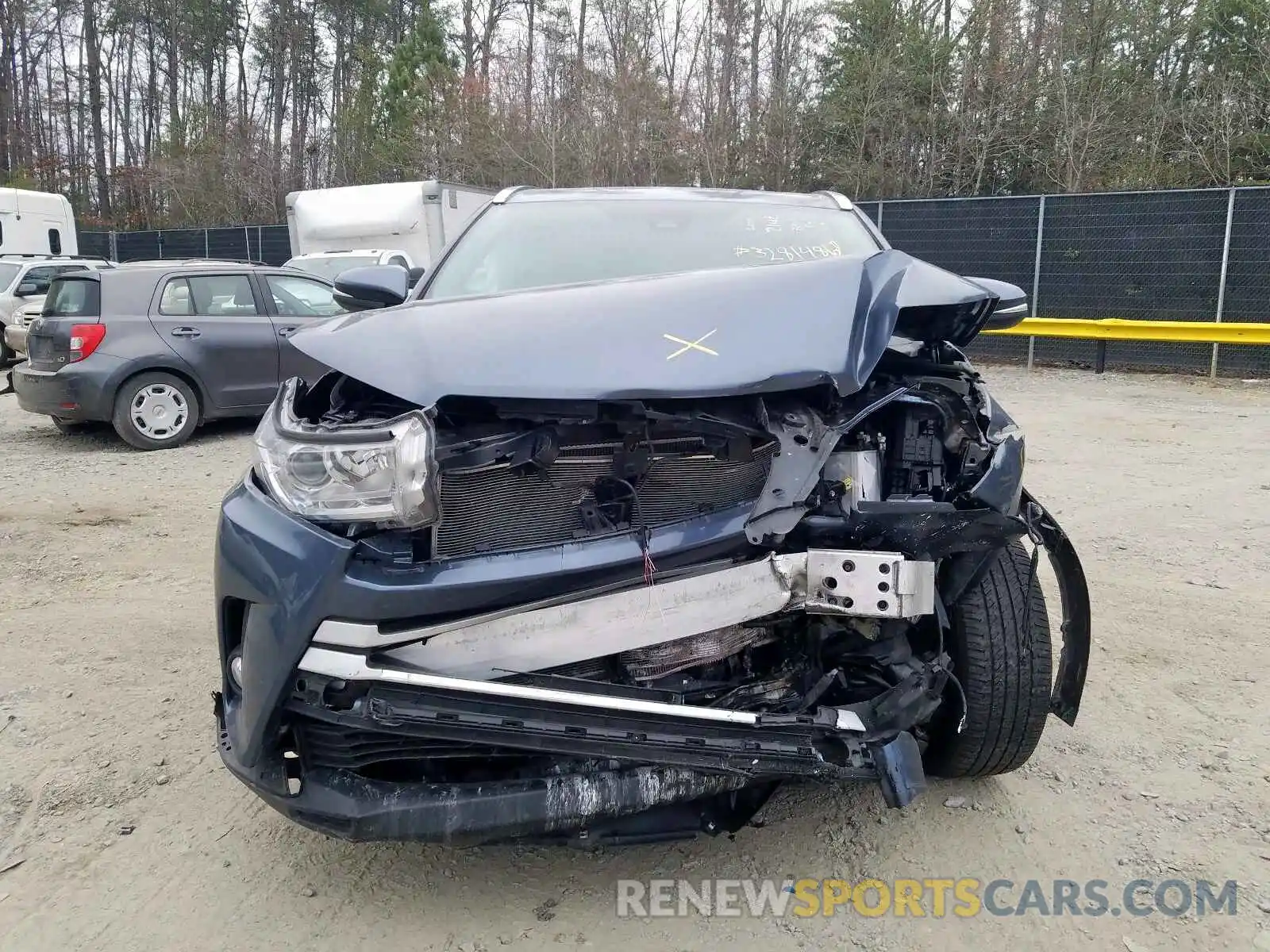 9 Photograph of a damaged car 5TDJZRFH6KS945336 TOYOTA HIGHLANDER 2019