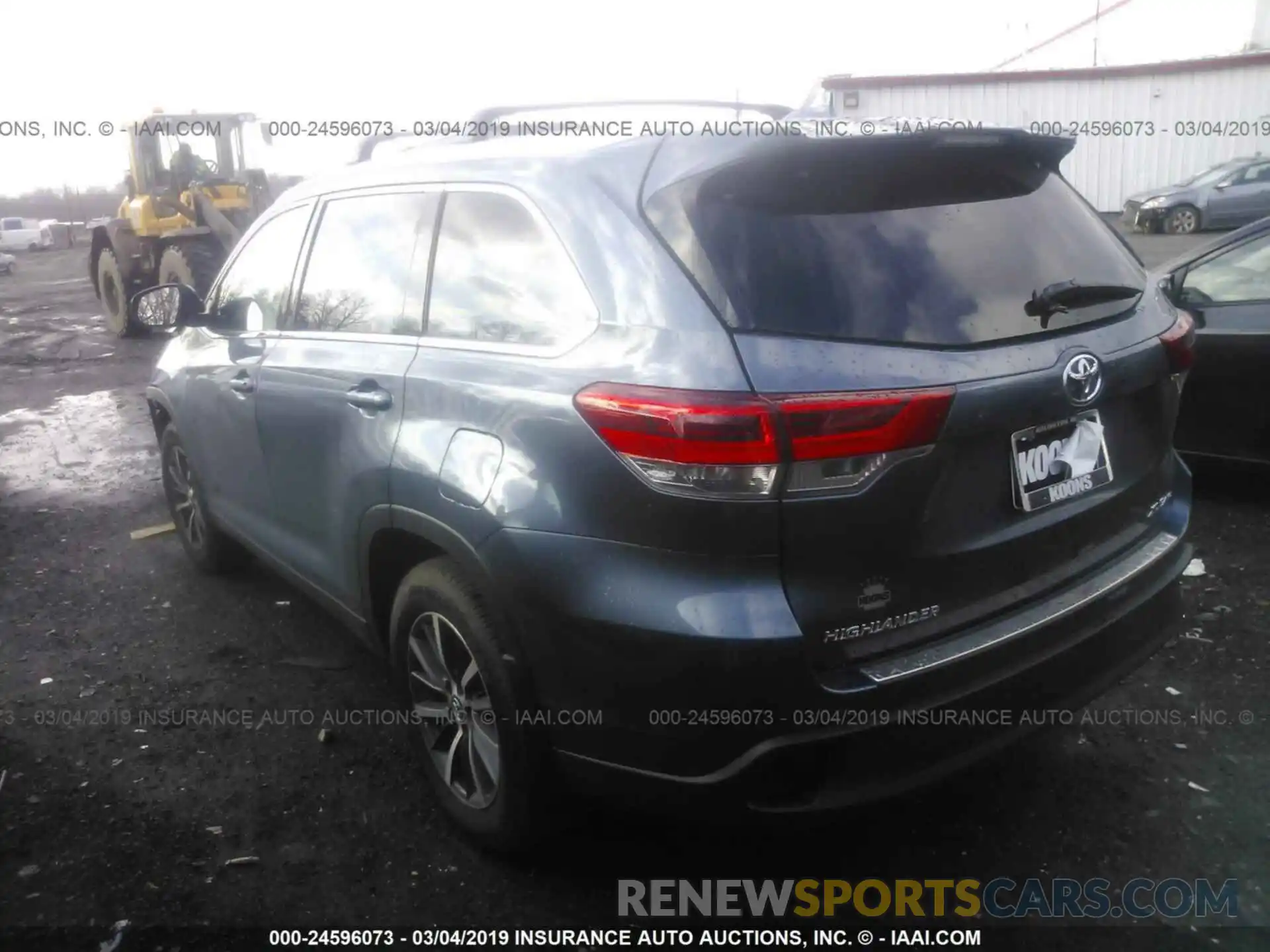 3 Photograph of a damaged car 5TDJZRFH6KS945823 TOYOTA HIGHLANDER 2019