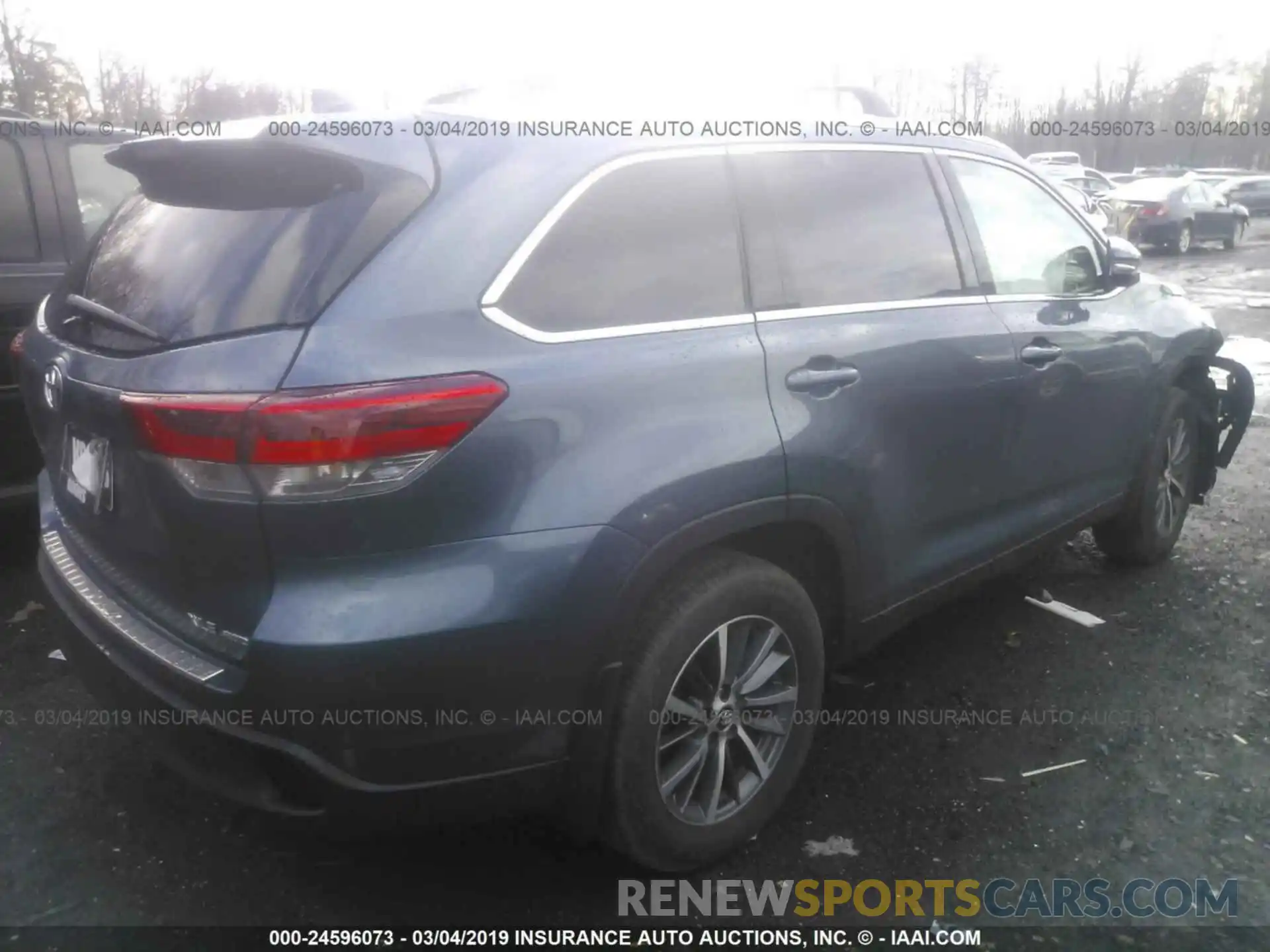 4 Photograph of a damaged car 5TDJZRFH6KS945823 TOYOTA HIGHLANDER 2019