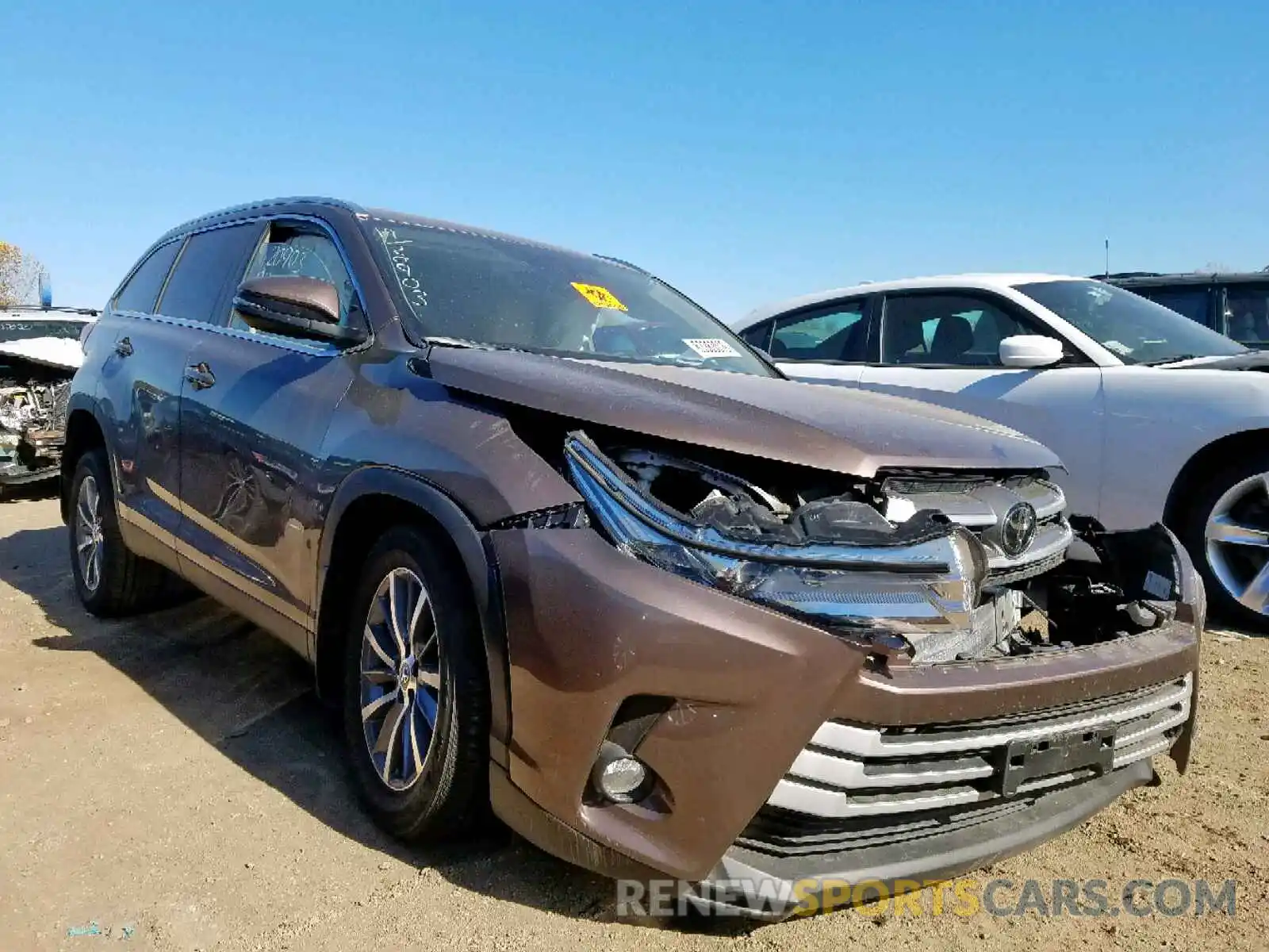 1 Photograph of a damaged car 5TDJZRFH6KS947118 TOYOTA HIGHLANDER 2019