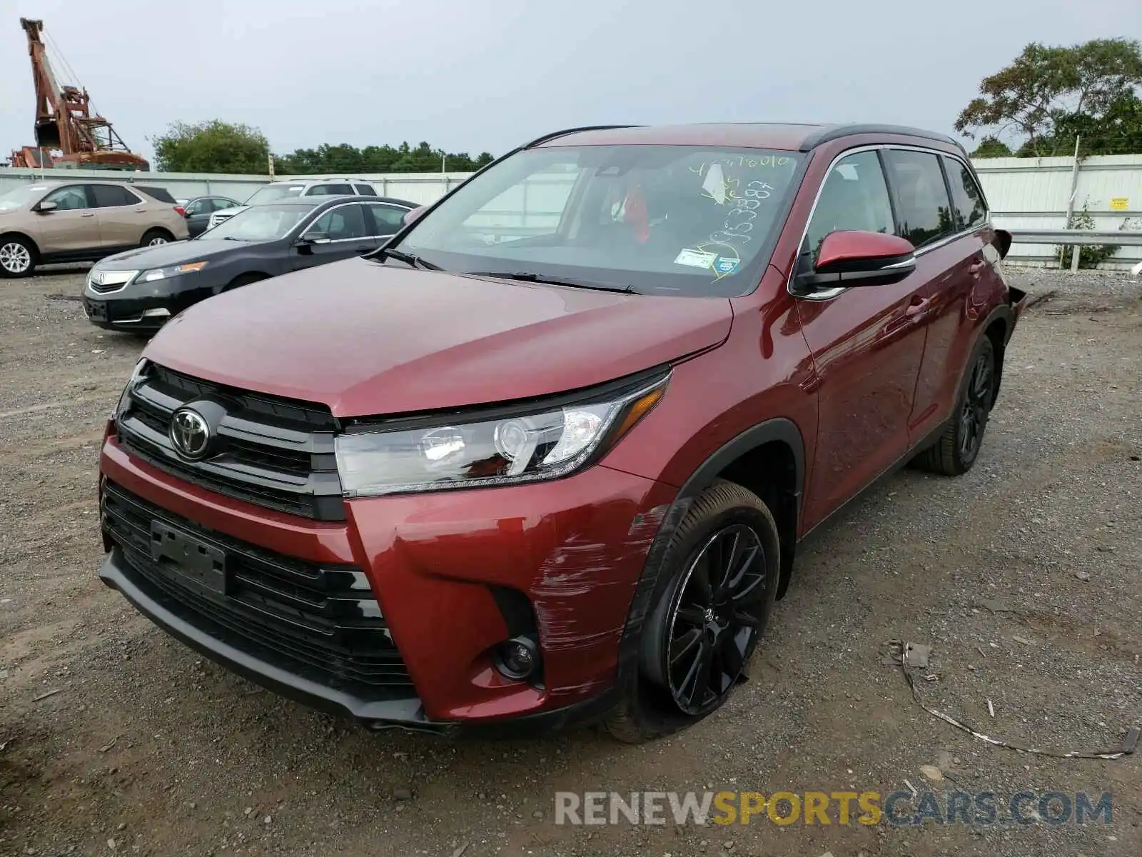 2 Photograph of a damaged car 5TDJZRFH6KS953887 TOYOTA HIGHLANDER 2019