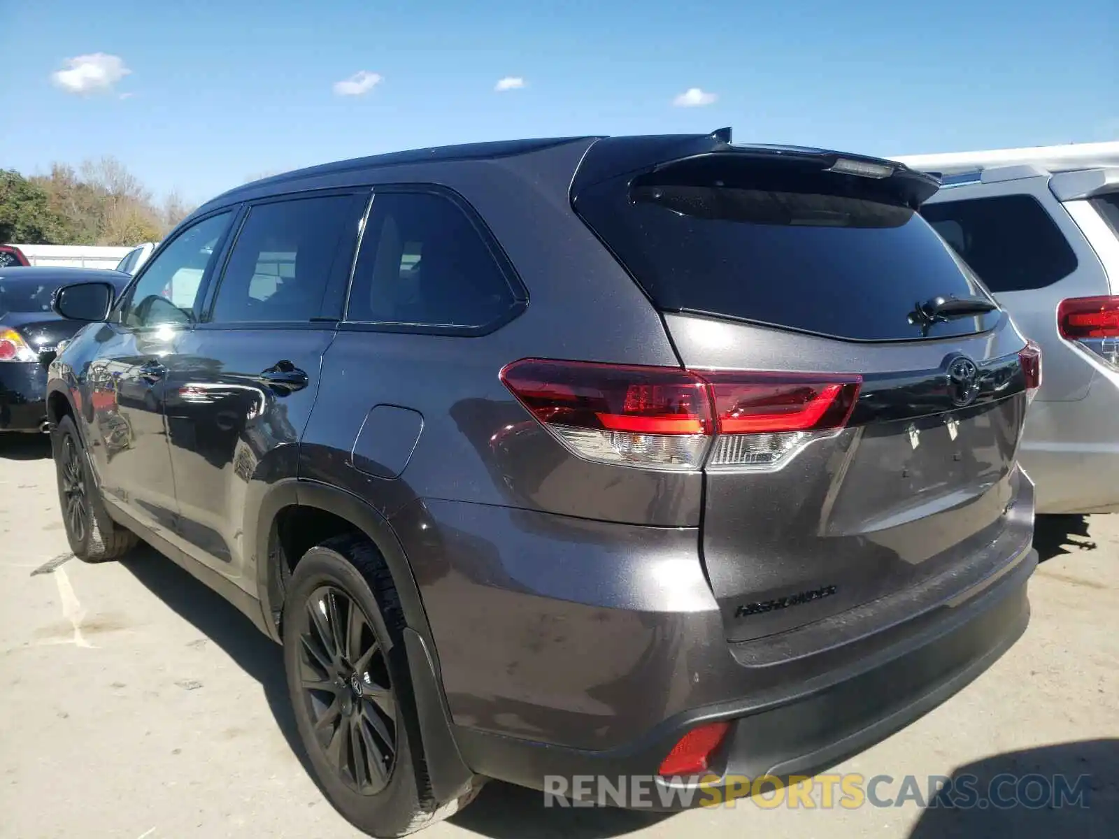 3 Photograph of a damaged car 5TDJZRFH6KS964615 TOYOTA HIGHLANDER 2019