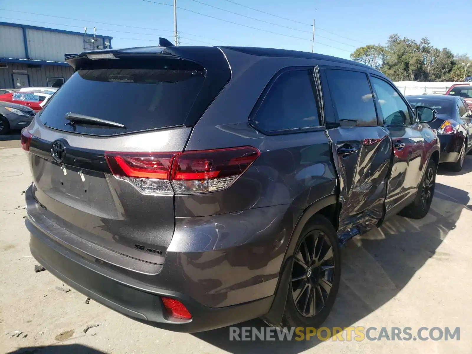 4 Photograph of a damaged car 5TDJZRFH6KS964615 TOYOTA HIGHLANDER 2019