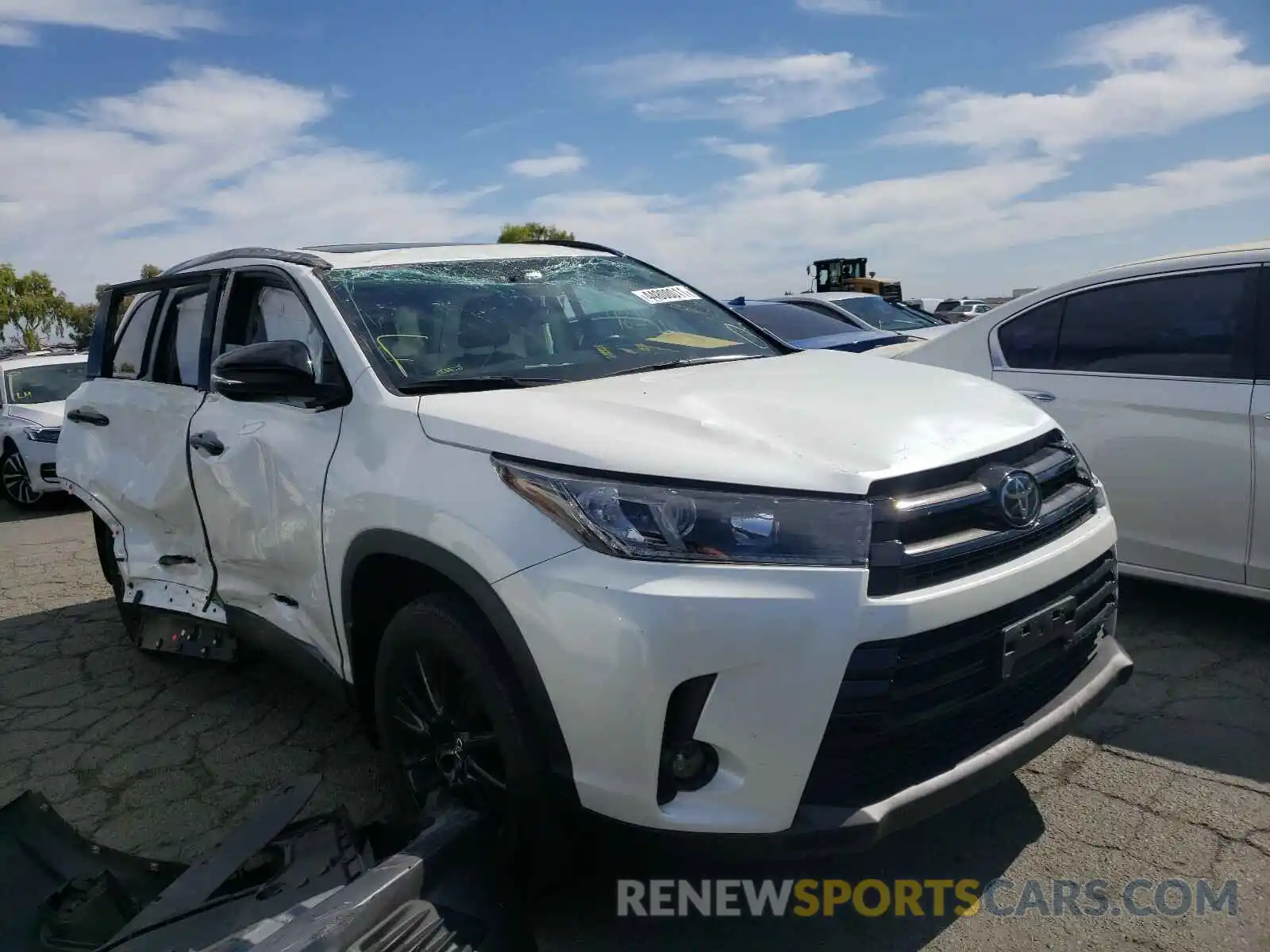 1 Photograph of a damaged car 5TDJZRFH6KS966901 TOYOTA HIGHLANDER 2019