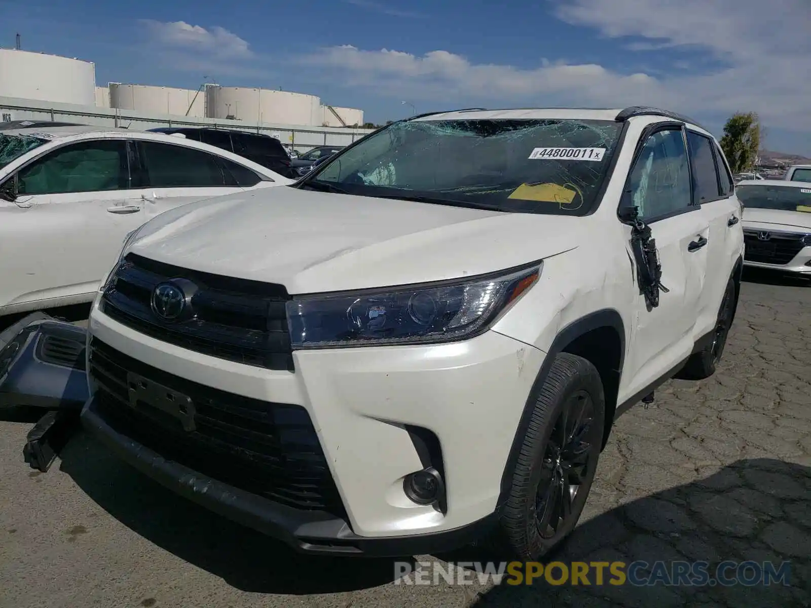 2 Photograph of a damaged car 5TDJZRFH6KS966901 TOYOTA HIGHLANDER 2019