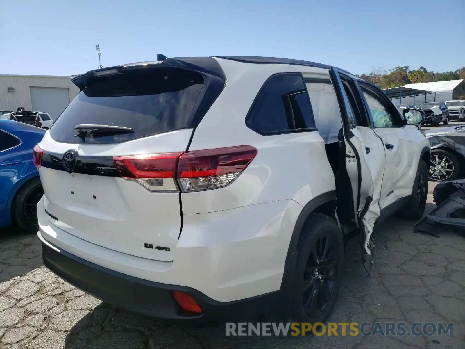 4 Photograph of a damaged car 5TDJZRFH6KS966901 TOYOTA HIGHLANDER 2019