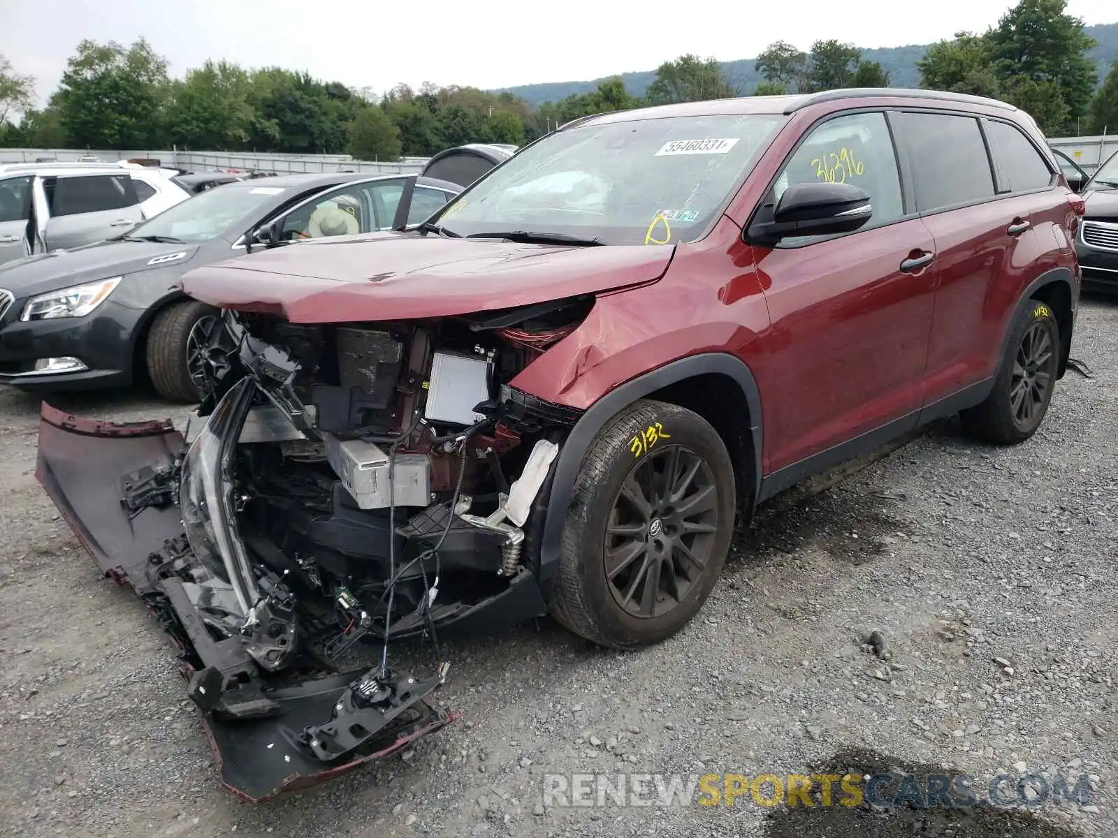 2 Photograph of a damaged car 5TDJZRFH6KS971306 TOYOTA HIGHLANDER 2019