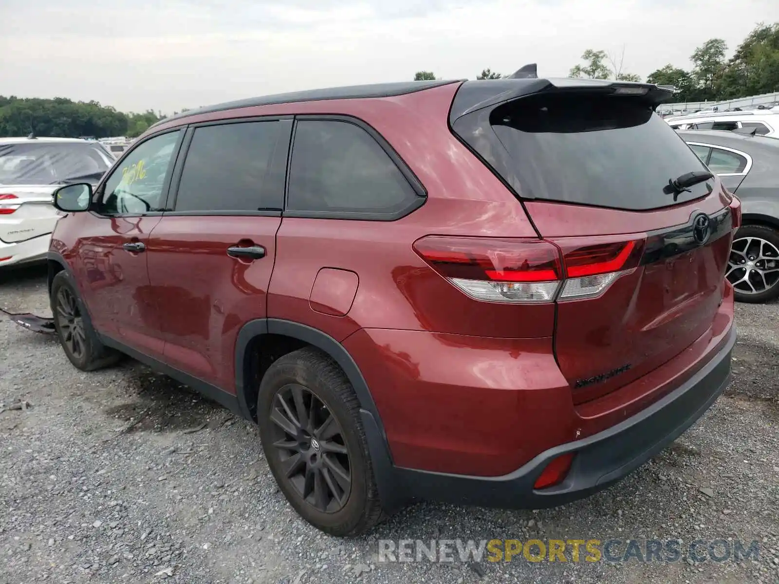 3 Photograph of a damaged car 5TDJZRFH6KS971306 TOYOTA HIGHLANDER 2019