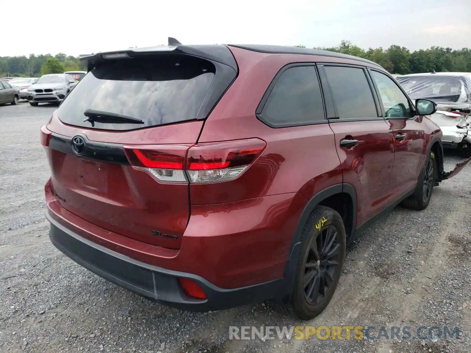 4 Photograph of a damaged car 5TDJZRFH6KS971306 TOYOTA HIGHLANDER 2019