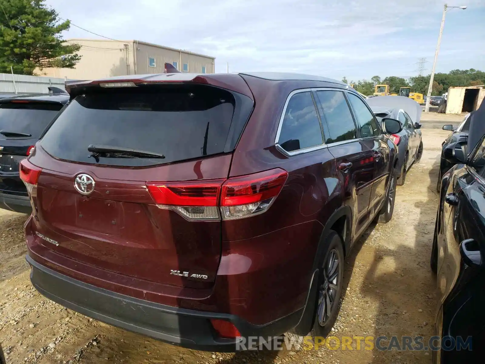 4 Photograph of a damaged car 5TDJZRFH6KS972469 TOYOTA HIGHLANDER 2019