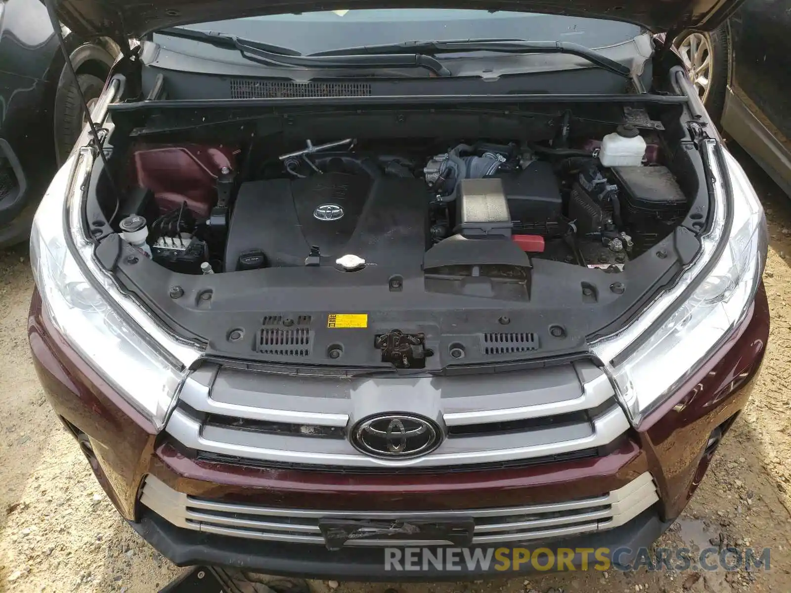 7 Photograph of a damaged car 5TDJZRFH6KS972469 TOYOTA HIGHLANDER 2019