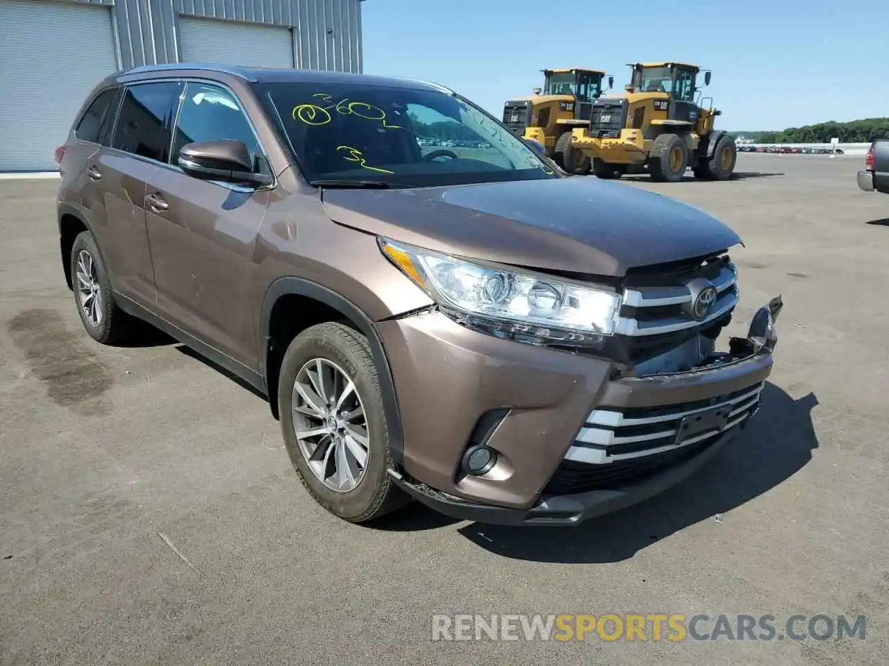 1 Photograph of a damaged car 5TDJZRFH6KS973895 TOYOTA HIGHLANDER 2019