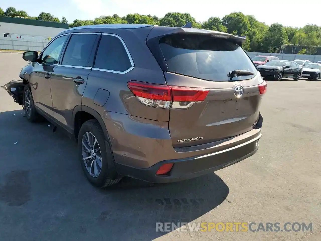 3 Photograph of a damaged car 5TDJZRFH6KS973895 TOYOTA HIGHLANDER 2019