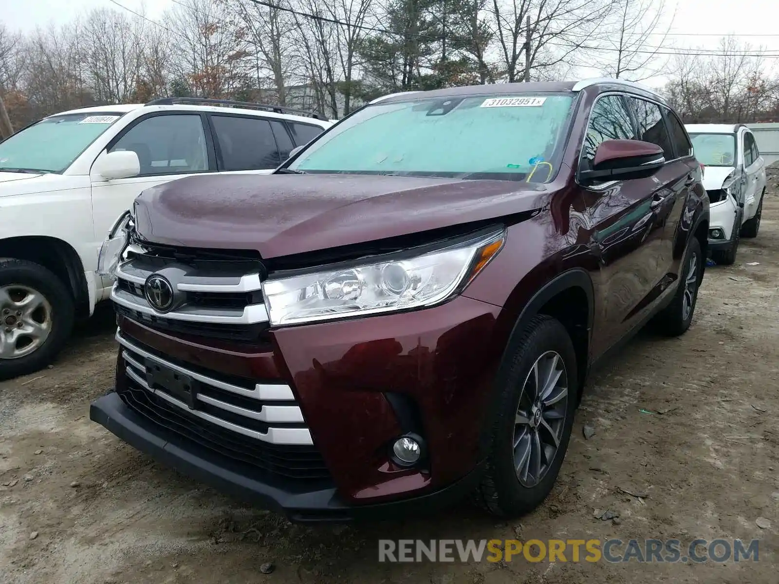 2 Photograph of a damaged car 5TDJZRFH6KS976053 TOYOTA HIGHLANDER 2019