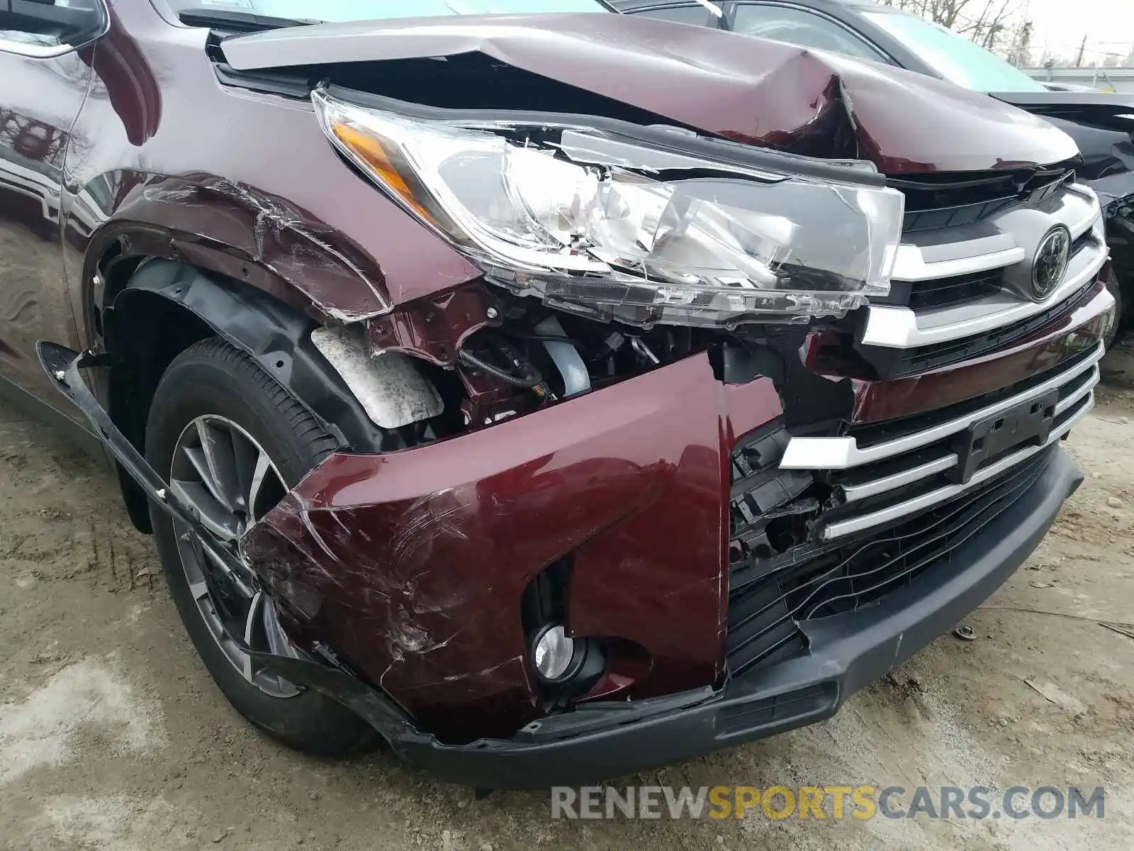 9 Photograph of a damaged car 5TDJZRFH6KS976053 TOYOTA HIGHLANDER 2019