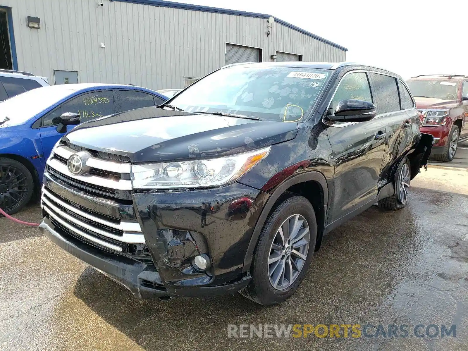 2 Photograph of a damaged car 5TDJZRFH6KS986369 TOYOTA HIGHLANDER 2019