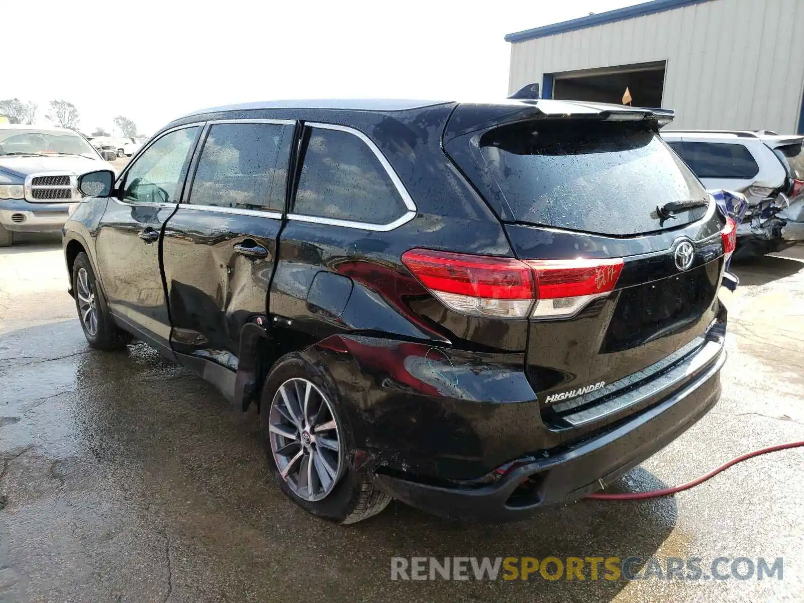 3 Photograph of a damaged car 5TDJZRFH6KS986369 TOYOTA HIGHLANDER 2019