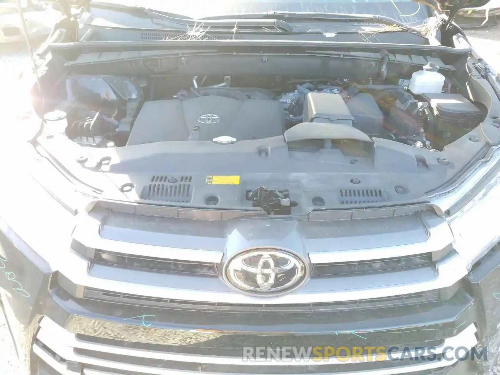 7 Photograph of a damaged car 5TDJZRFH6KS986369 TOYOTA HIGHLANDER 2019