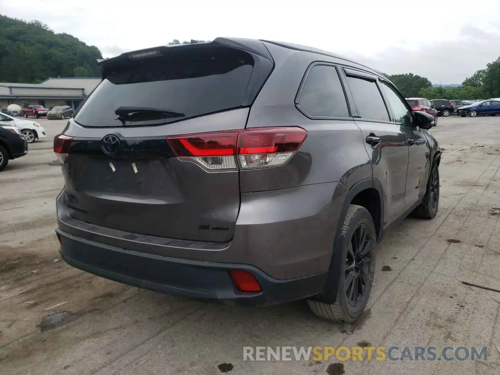 4 Photograph of a damaged car 5TDJZRFH6KS990163 TOYOTA HIGHLANDER 2019